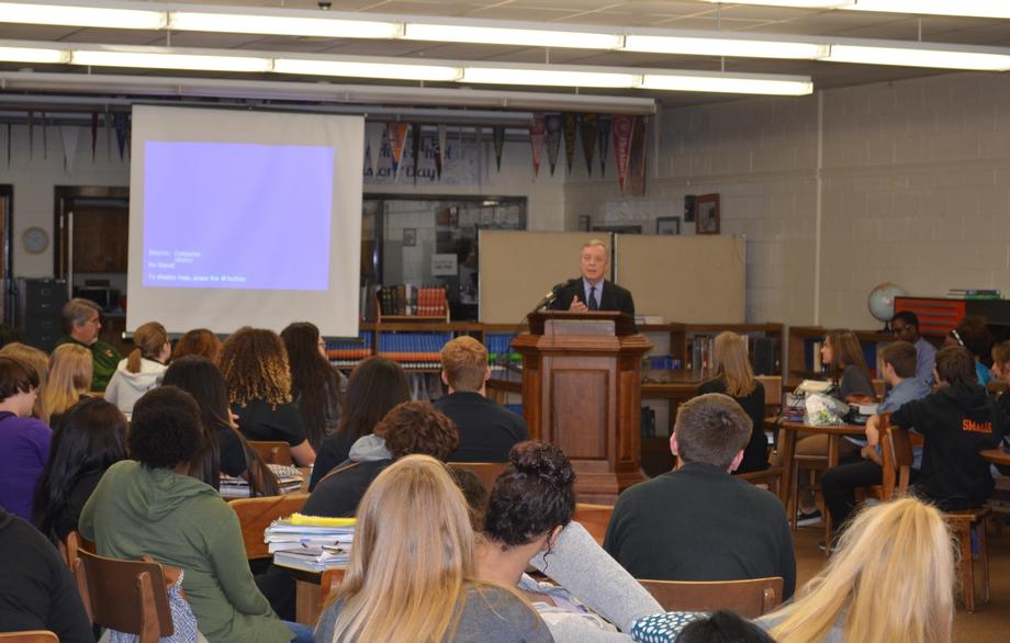 October 21, 2016 – Senator Durbin visited Lanphier High School in Springfield to talk with students in history and government classes