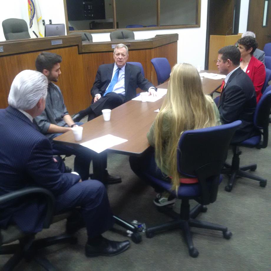 October 18, 2016 – Senator Durbin met with Will County officials in Joliet to discuss the county’s drug court and efforts to combat the heroin epidemic