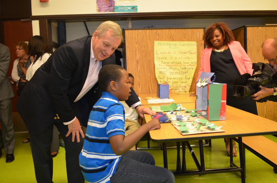 July 21, 2016 - Senator Durbin visited Charles Henderson Elementary School, which partnered with Family Focus in Englewood to provide after-school and summer programs for students in need