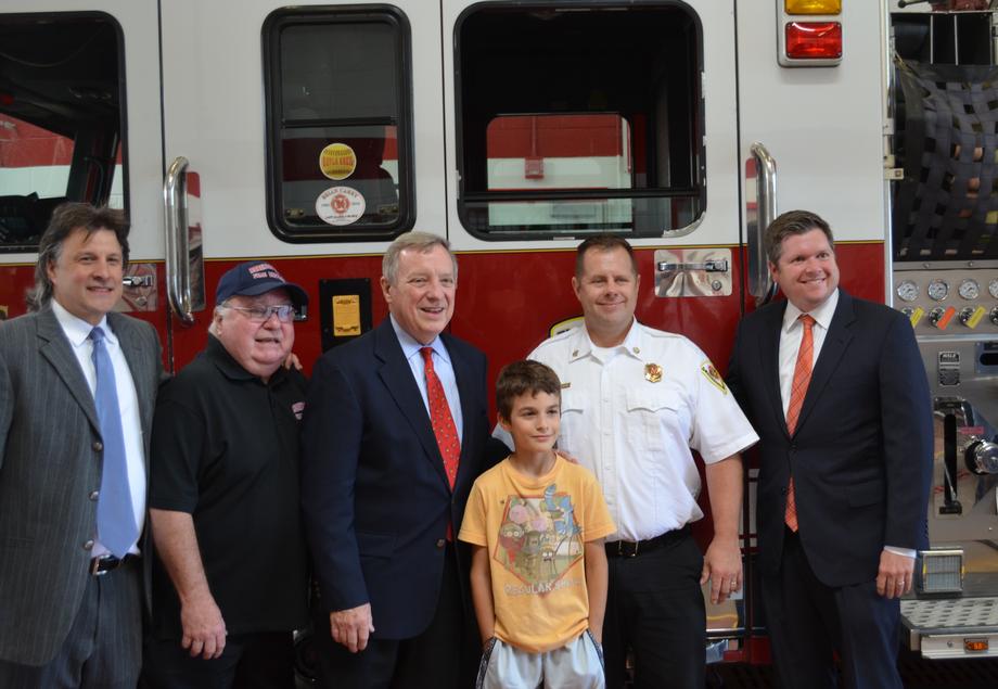 August 25 – Senator Durbin visited the Roberts Park Fire Protection District in Justice to discuss the importance of federal funding for first responders.