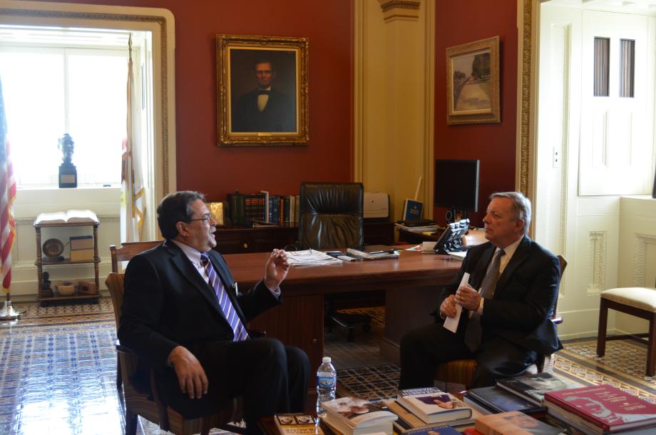 U.S. Senator Dick Durbin (D-IL) met with CSX CEO Michael Ward to discuss transporation issues.