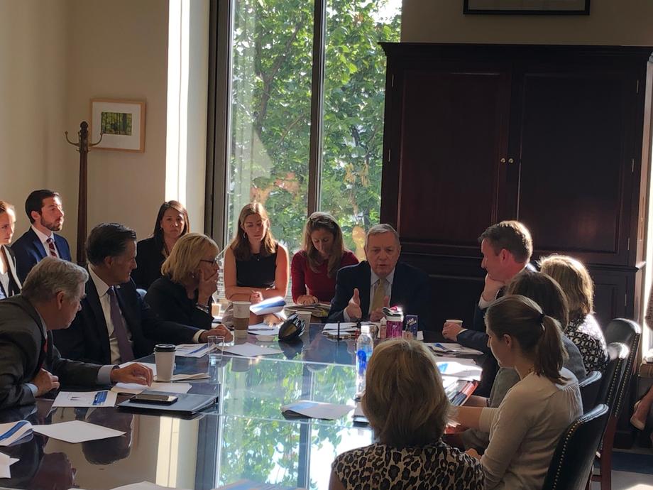 Durbin, Bipartisan Senators Meet With Acting FDA Commissioner 
