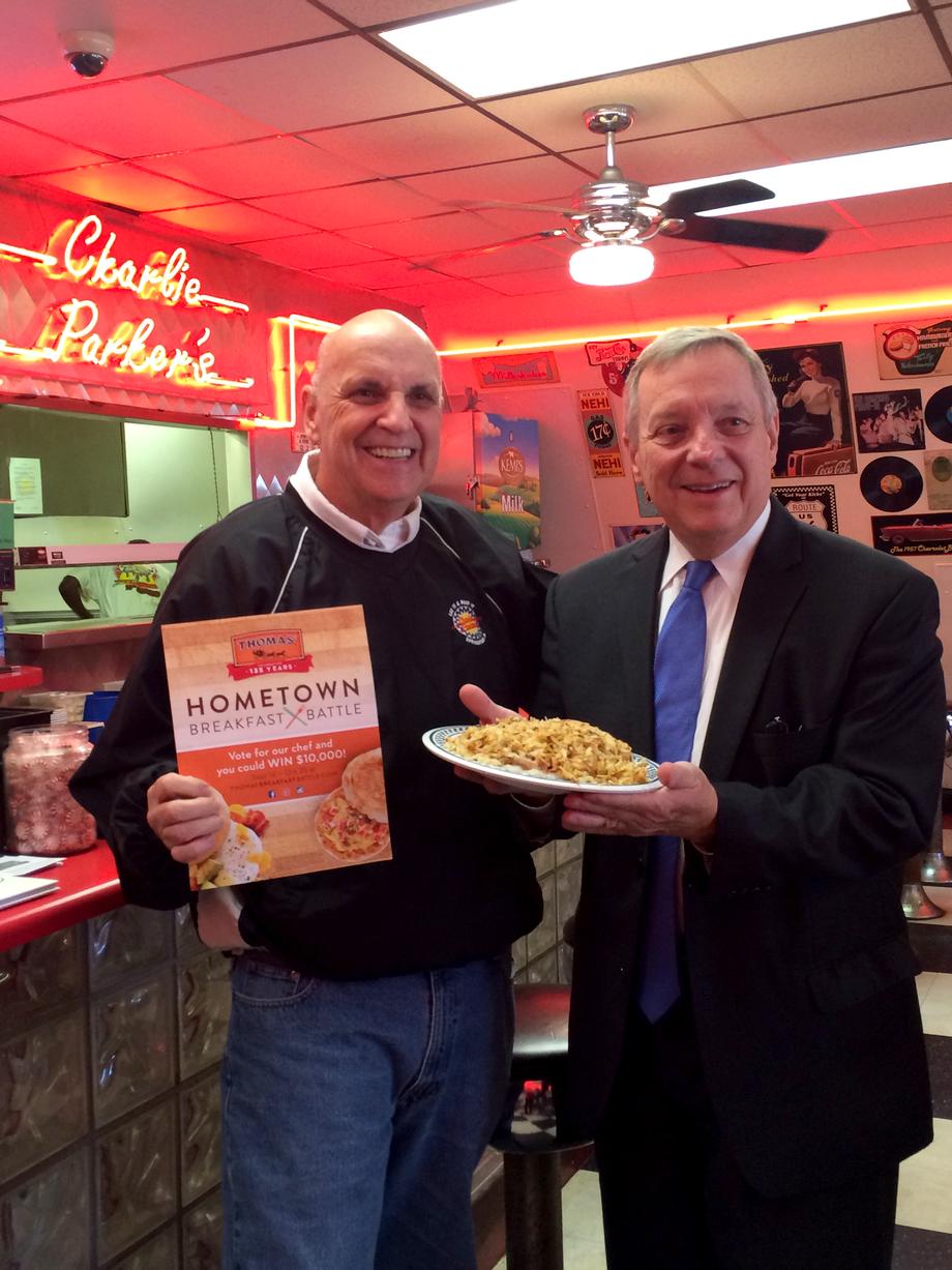 October 14, 2015 - I stopped by Charlie Parker's Diner in Springfield to taste the award-winning breakfast horseshoe.