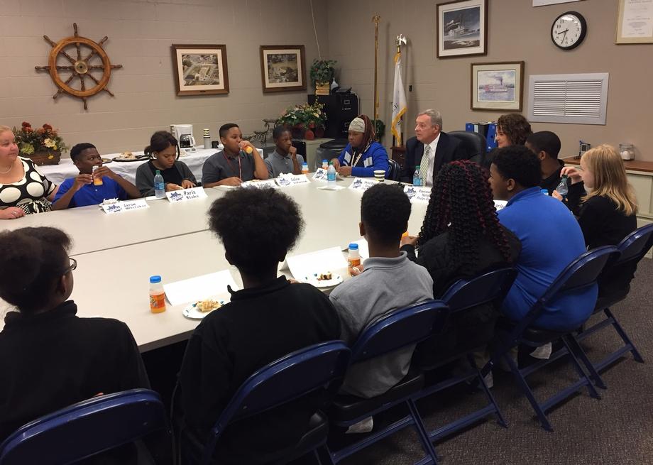October 10, 2017 – Senator Durbin met with 7th graders at Cairo Middle School to discuss how the housing crisis in Cairo is affecting them.