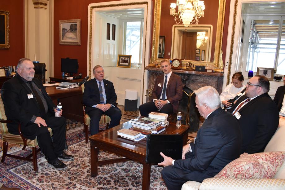 DURBIN MEETS WITH GRAIN AND FEED ASSOCIATION OF ILLINOIS