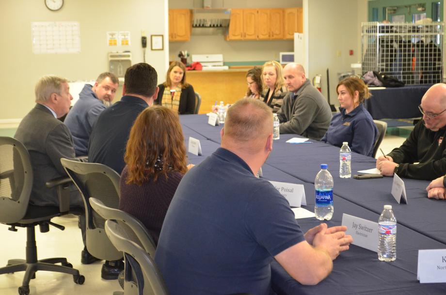 Durbin meets with Federal Workers during Shutdown